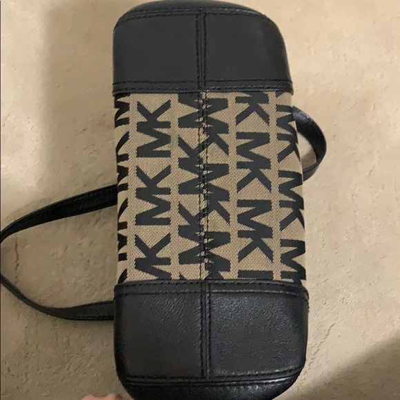 Michael Kors Bag - Picture 3 of 9